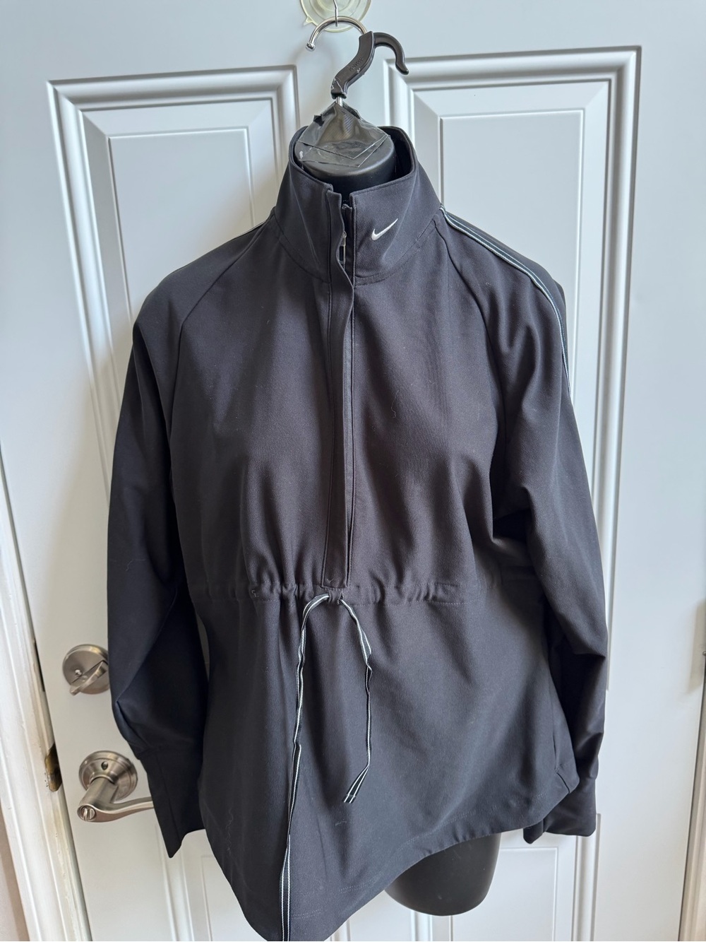 Nike Women’s Black Lightweight Pullover Golf Jacket